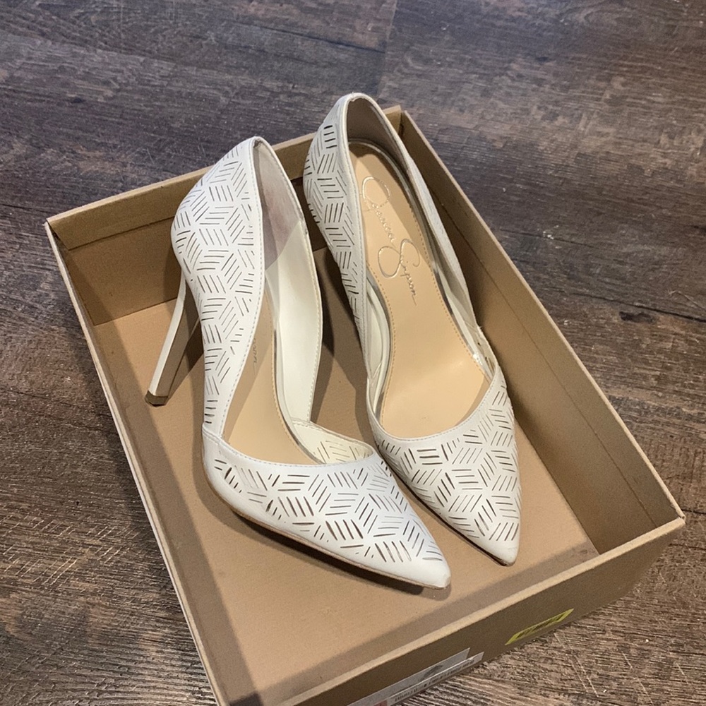 White Jessica Simpson heels 7 with box